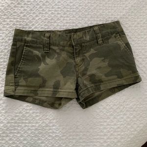 Hurley Size 1 Green Camo Shorts